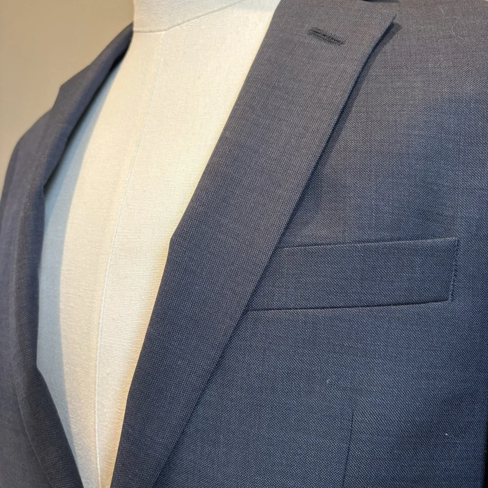 Jos A Bank Traveler Blazer 37R Navy Blue Slim Fit Modern Lightweight 100% Wool
